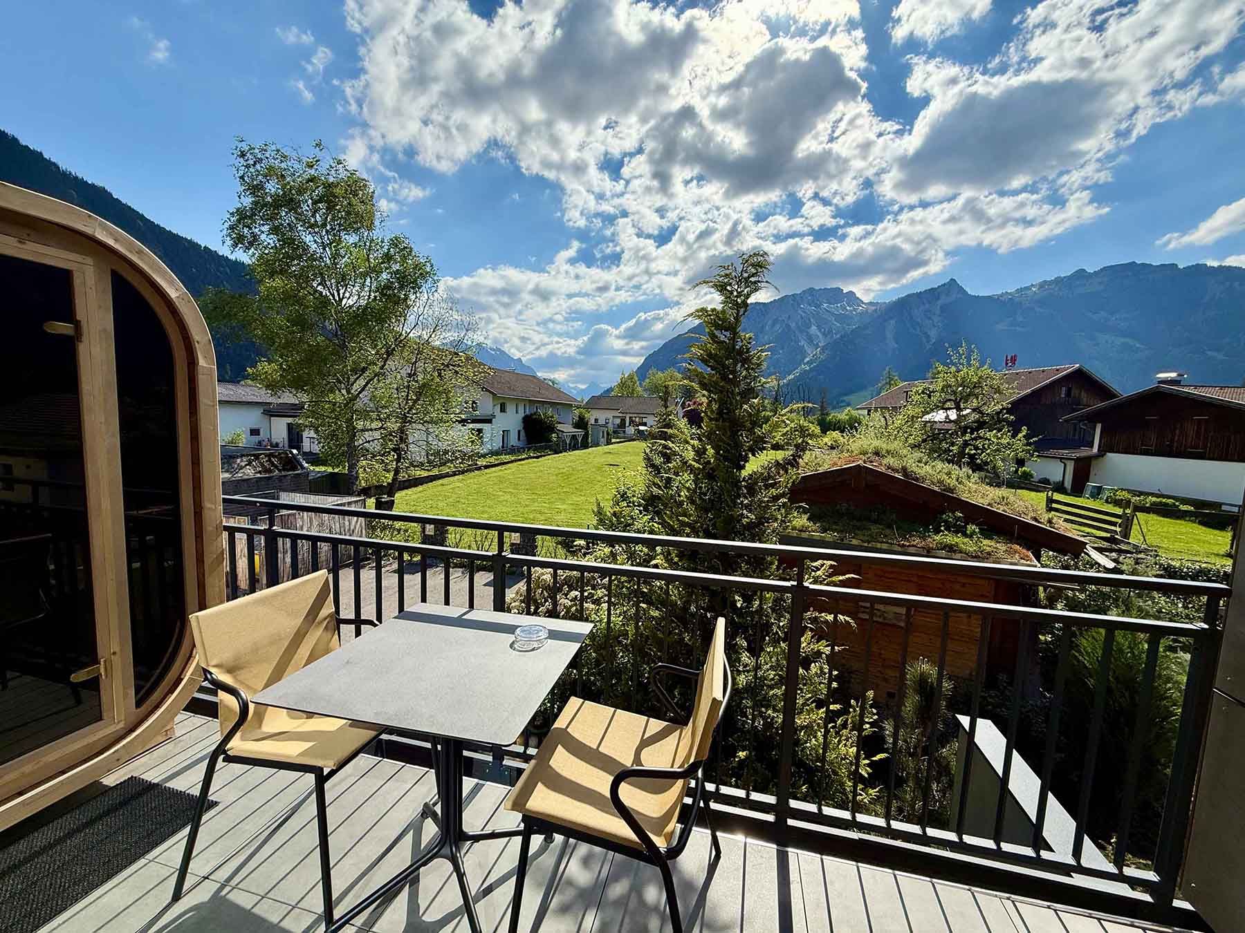 TinyHome 4 und 5 Balkon